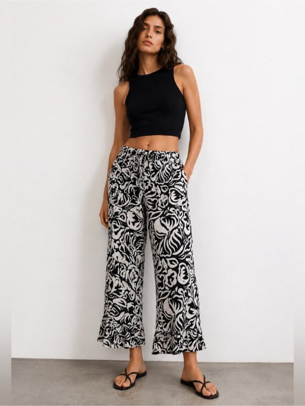 Lefties Black & White Abstract Print Wide Leg Ankle Pants Size L